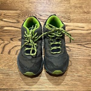 Merrell boys hiking boots EUC size 11